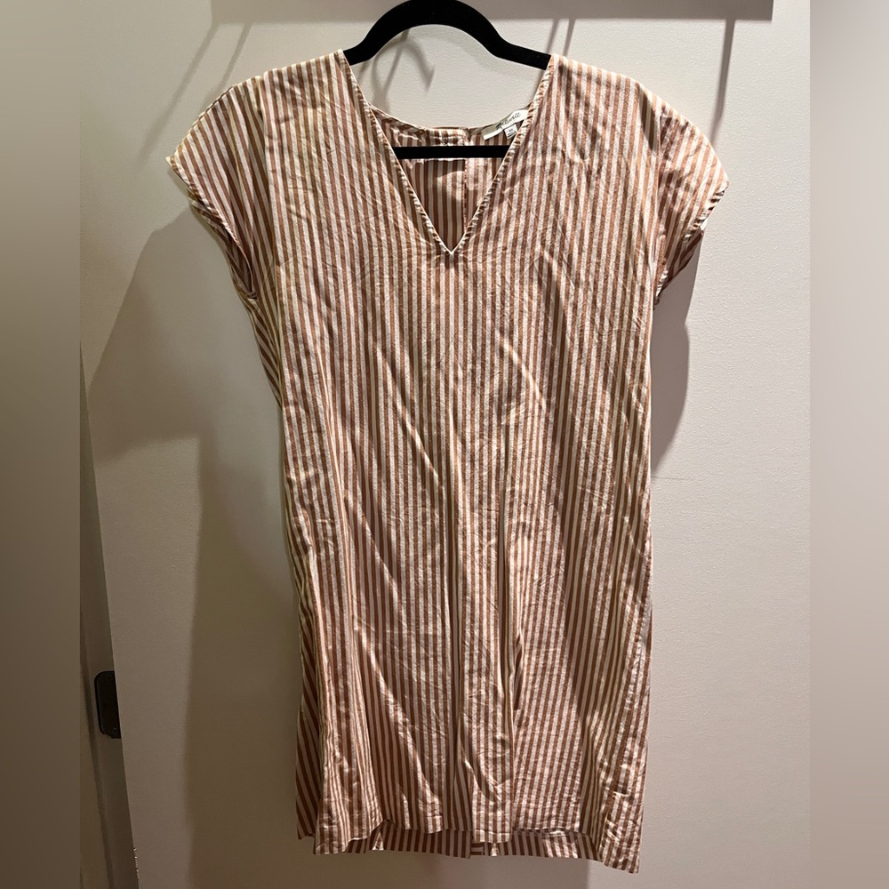 Madewell stripped mini shift dress tan and white 
Size XS